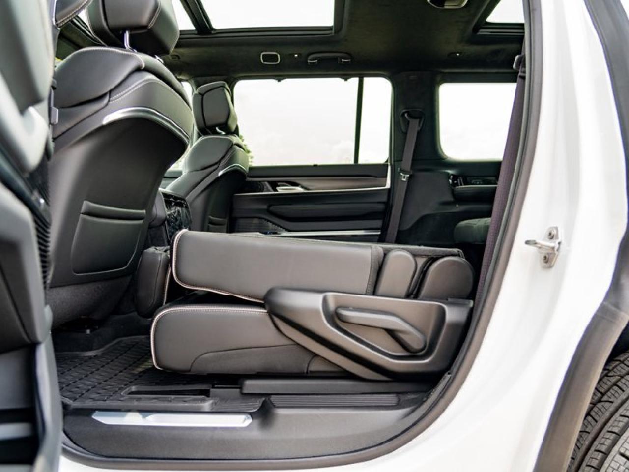 2024 Jeep Grand Wagoneer SERIES II OBSIDIAN Photo