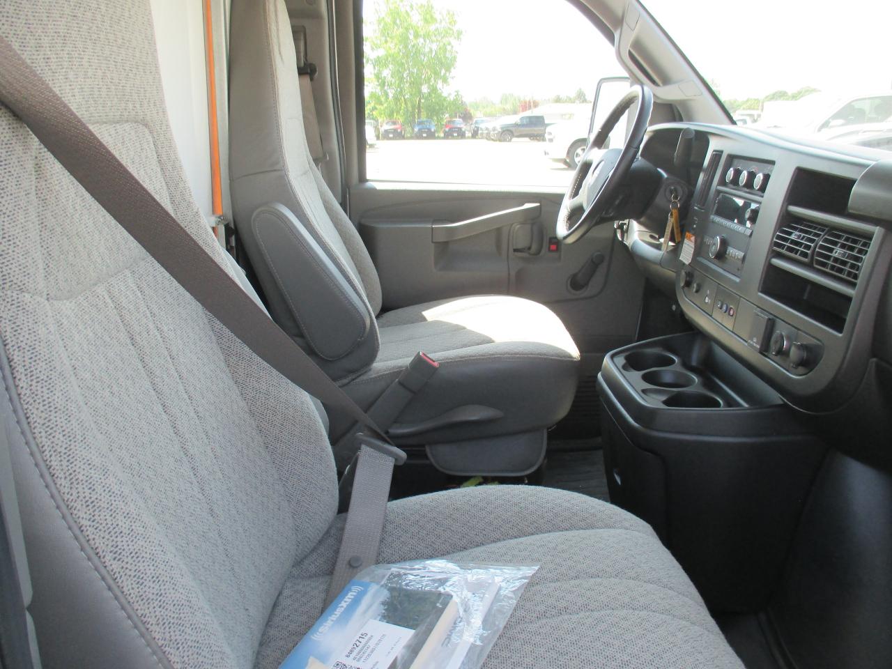 2023 GMC Savana 3500 3500 Van 177" 16 Ft. UNICELL BODY 91 inch,floor to - Photo #8