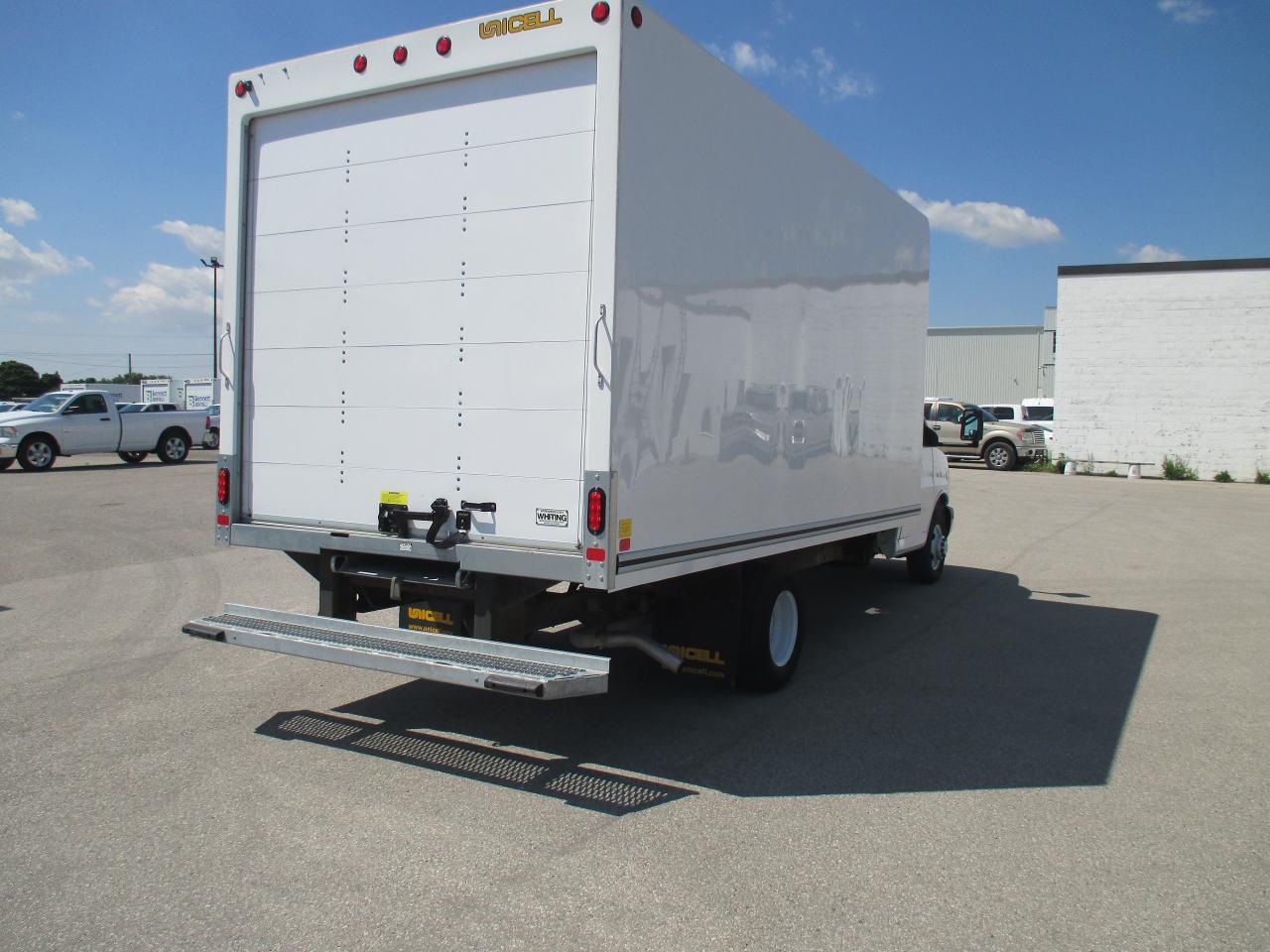 2023 GMC Savana 3500 3500 Van 177" 16 Ft. UNICELL BODY 91 inch,floor to - Photo #5