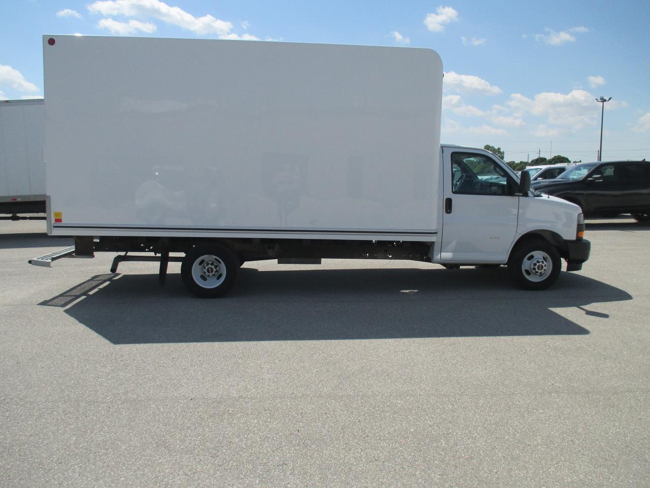 2023 GMC Savana 3500 3500 Van 177" 16 Ft. UNICELL BODY 91 inch,floor to - Photo #4