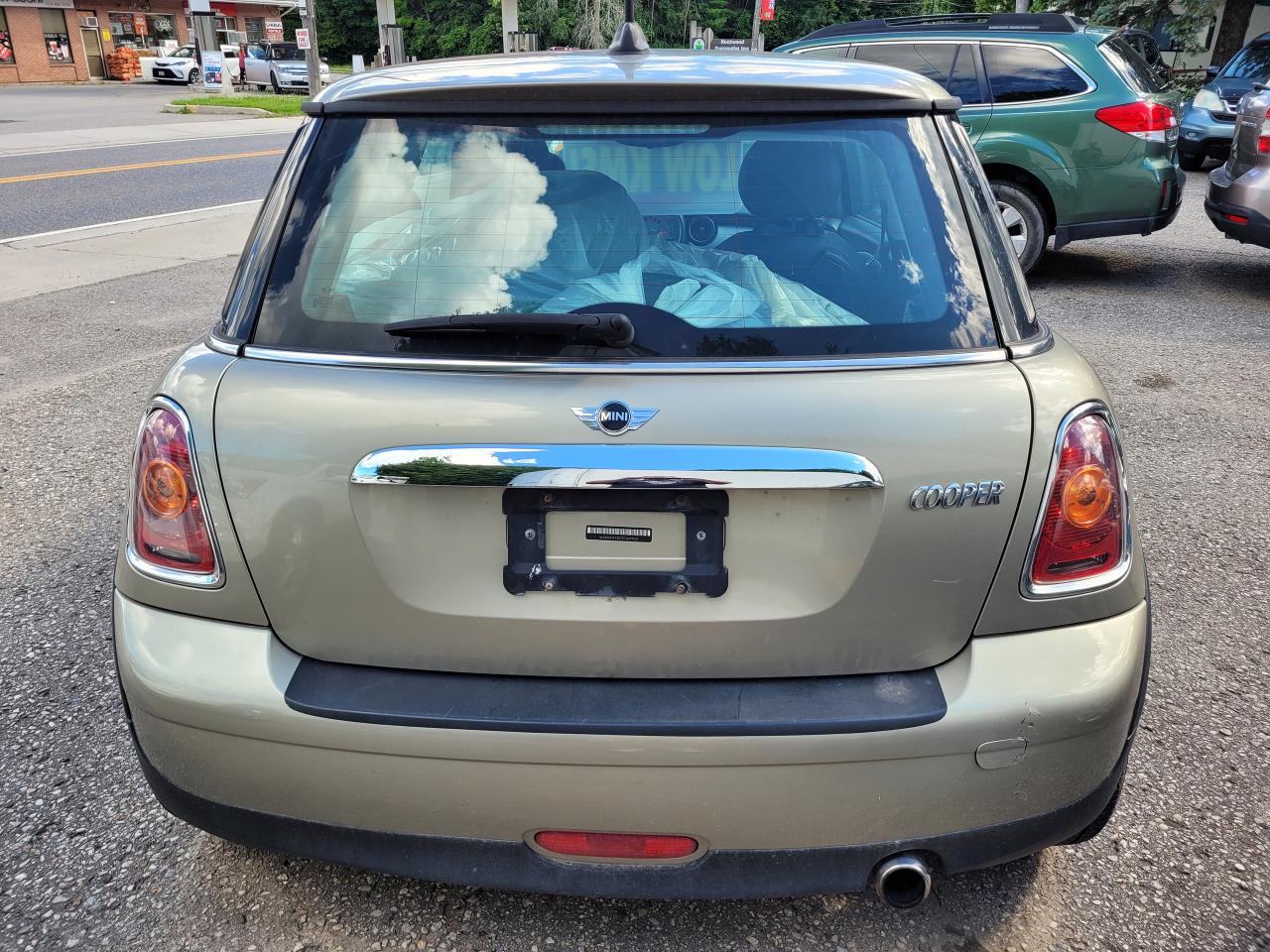 2009 MINI Cooper 2dr Cpe Classic Clean CarFax Financing Trades OK! Photo3