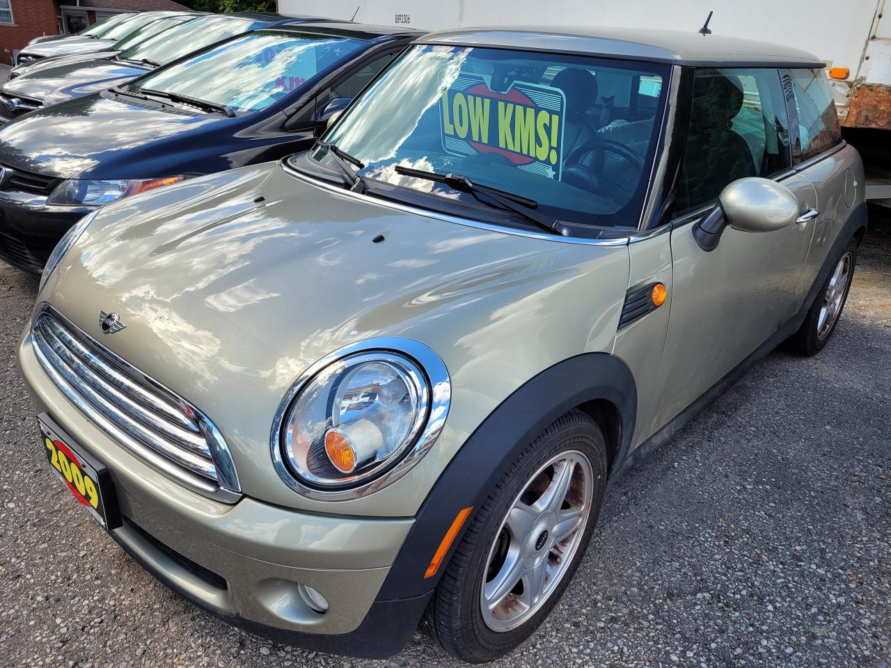 2009 MINI Cooper 2dr Cpe Classic Clean CarFax Financing Trades OK!