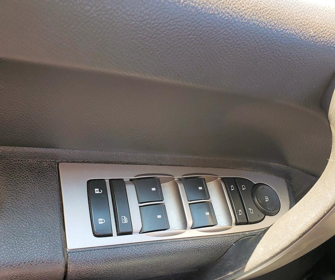 2013 Chevrolet Silverado 1500 4WD Crew  Leather, Z71, only 96,342 KM - Photo #11