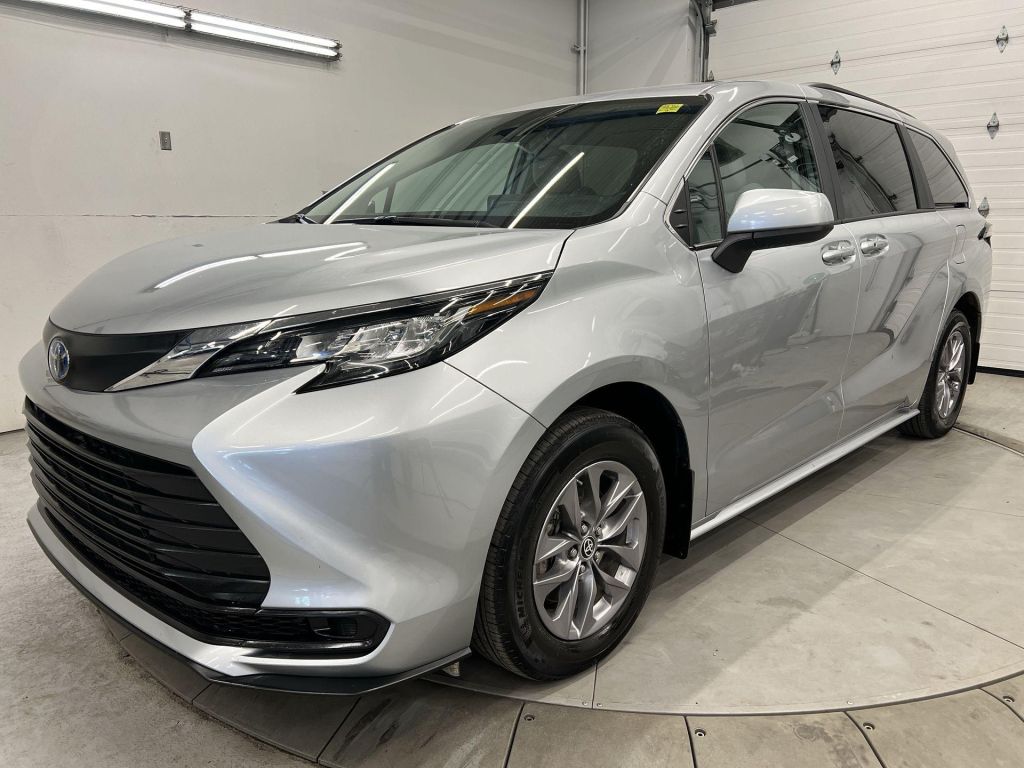 Used 2023 Toyota Sienna HYBRID AWD POWER DOORS BLIND SPOT LOW KMS! for Sale in Ottawa, Ontario