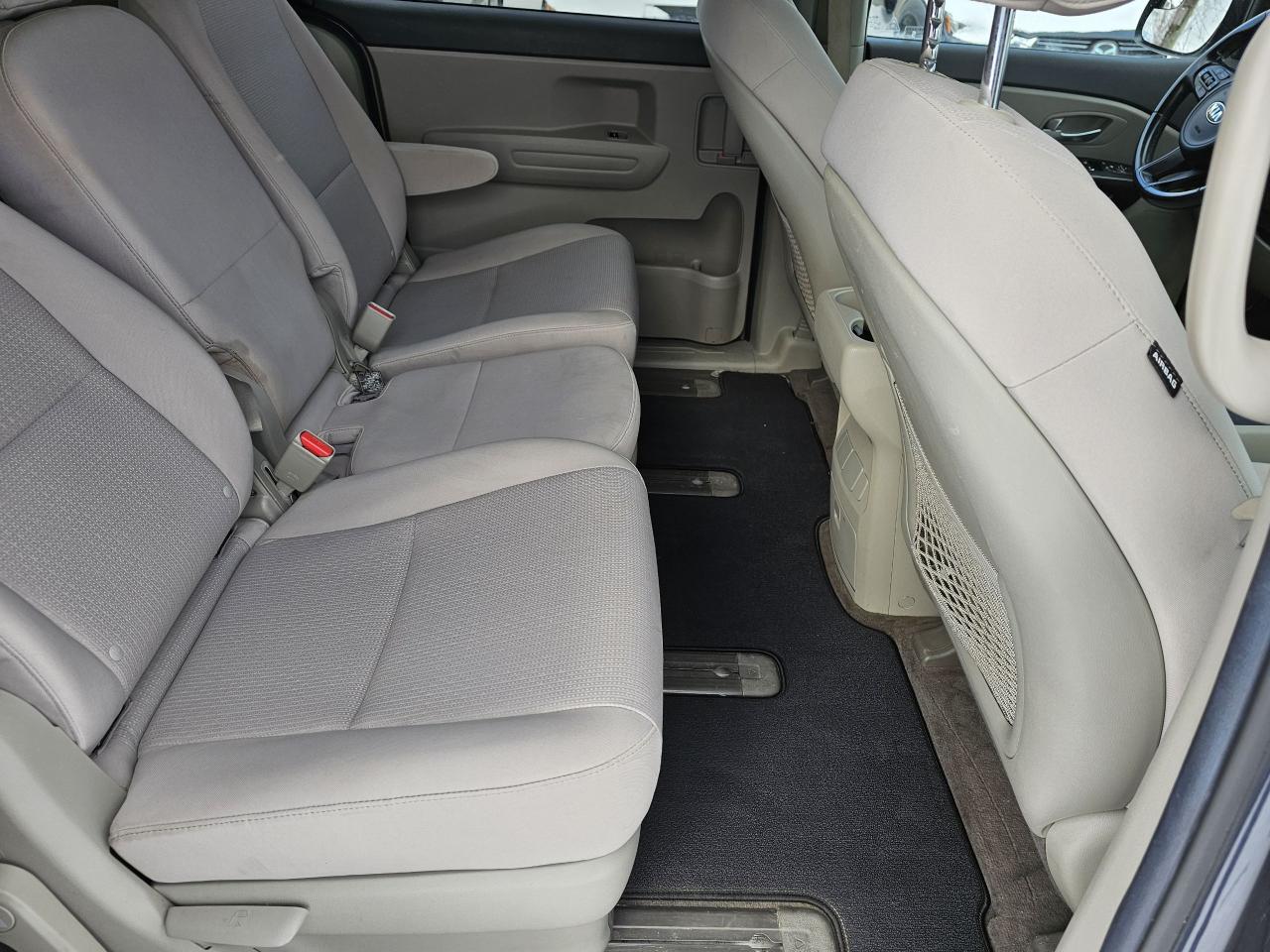 2017 Kia Sedona 8 PASS/ACCIDENT FREE/CAMERA/BLUETOTH/2 YEARS WARR - Photo #8
