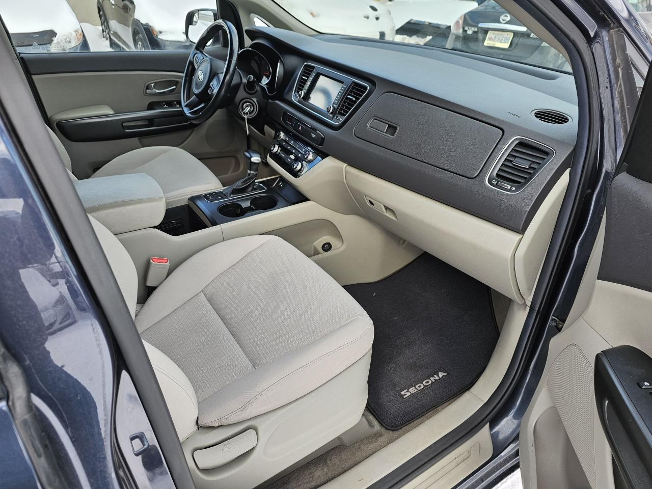 2017 Kia Sedona 8 PASS/ACCIDENT FREE/CAMERA/BLUETOTH/2 YEARS WARR - Photo #7
