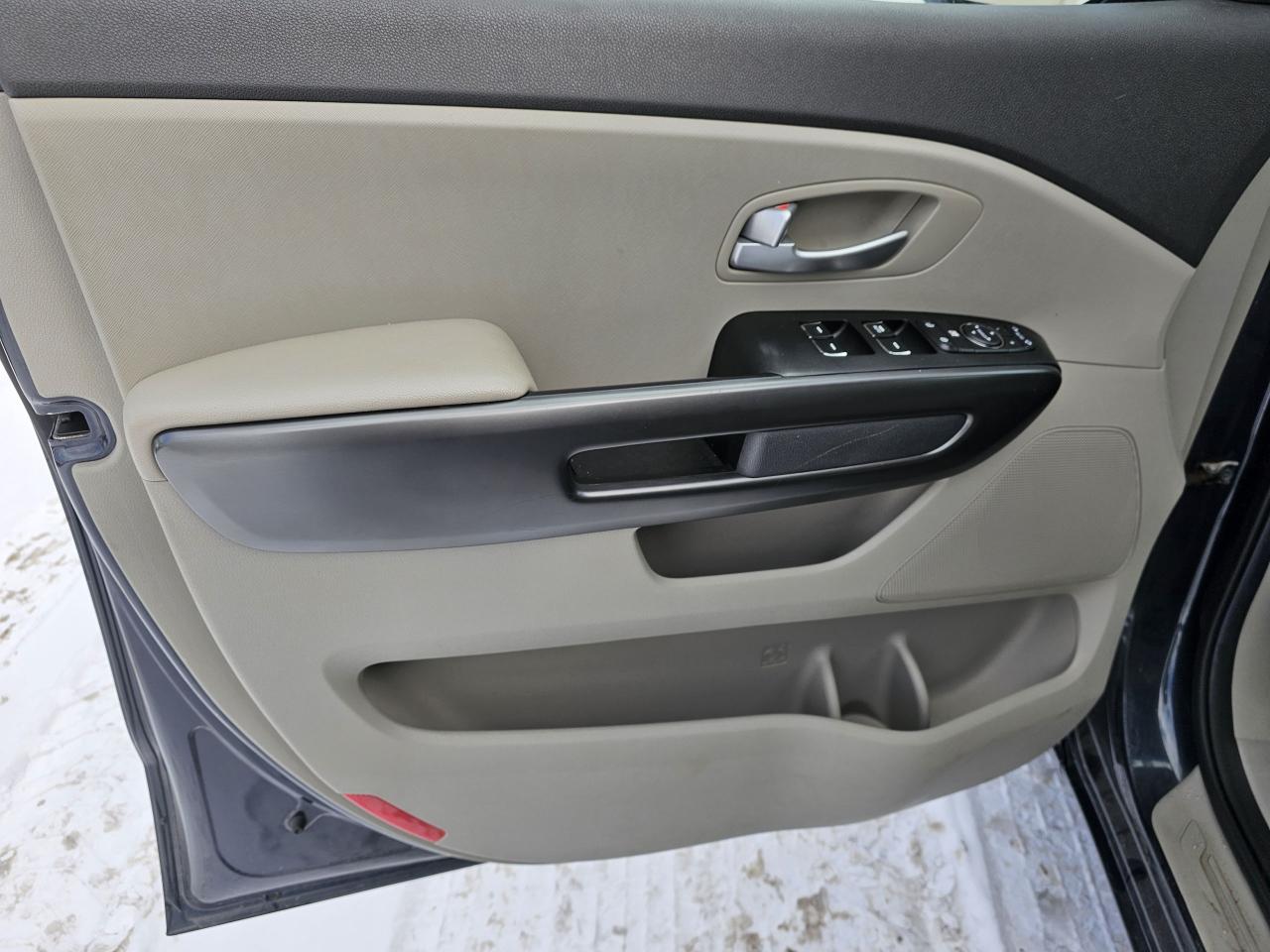 2017 Kia Sedona 8 PASS/ACCIDENT FREE/CAMERA/BLUETOTH/2 YEARS WARR - Photo #18