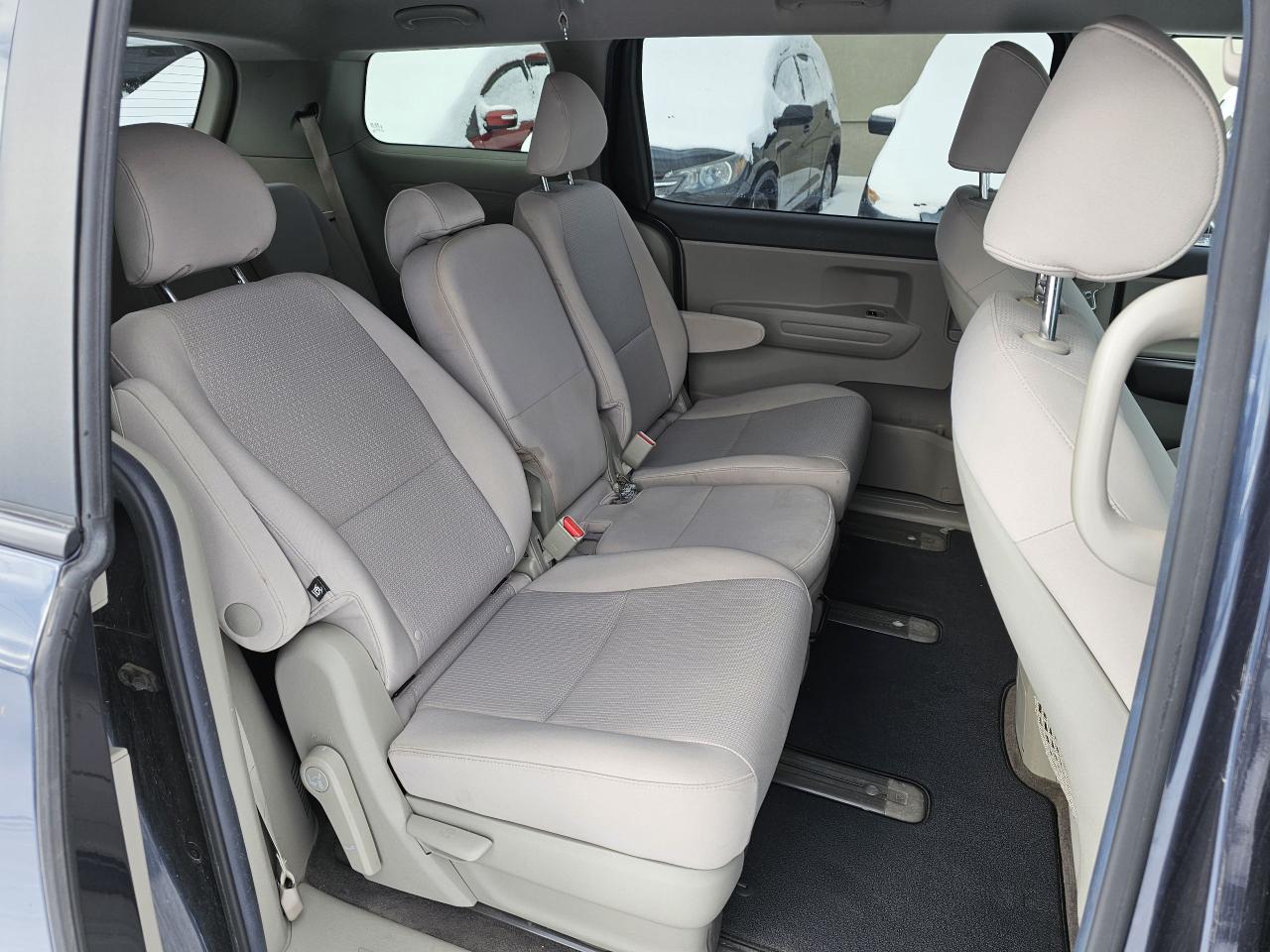 2017 Kia Sedona 8 PASS/ACCIDENT FREE/CAMERA/BLUETOTH/2 YEARS WARR - Photo #9