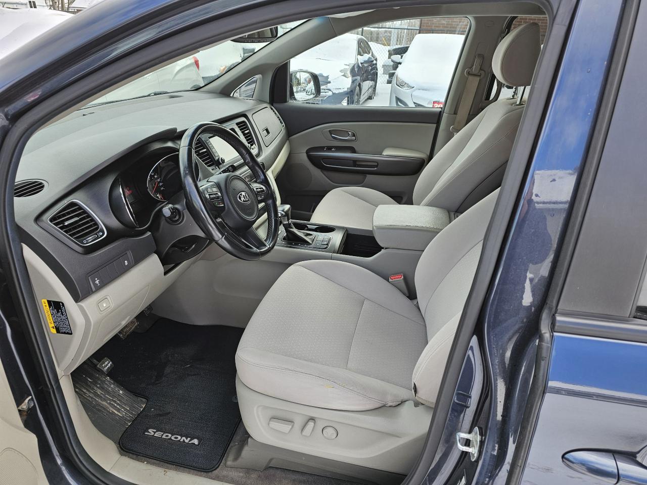2017 Kia Sedona 8 PASS/ACCIDENT FREE/CAMERA/BLUETOTH/2 YEARS WARR - Photo #12