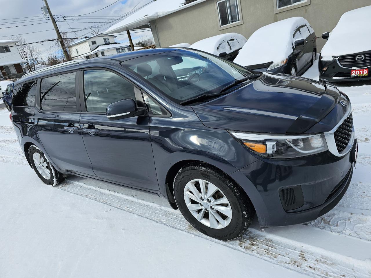 2017 Kia Sedona 8 PASS/ACCIDENT FREE/CAMERA/BLUETOTH/2 YEARS WARR - Photo #3