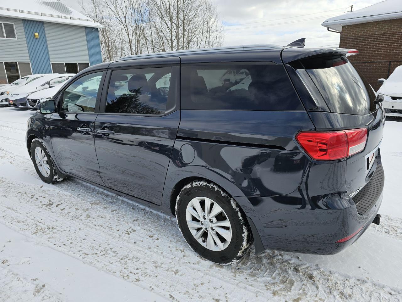 2017 Kia Sedona 8 PASS/ACCIDENT FREE/CAMERA/BLUETOTH/2 YEARS WARR - Photo #6
