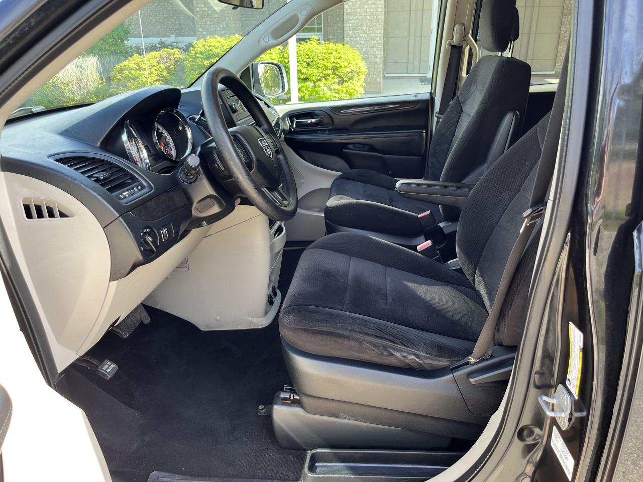 2014 Dodge Grand Caravan SE - Photo #9