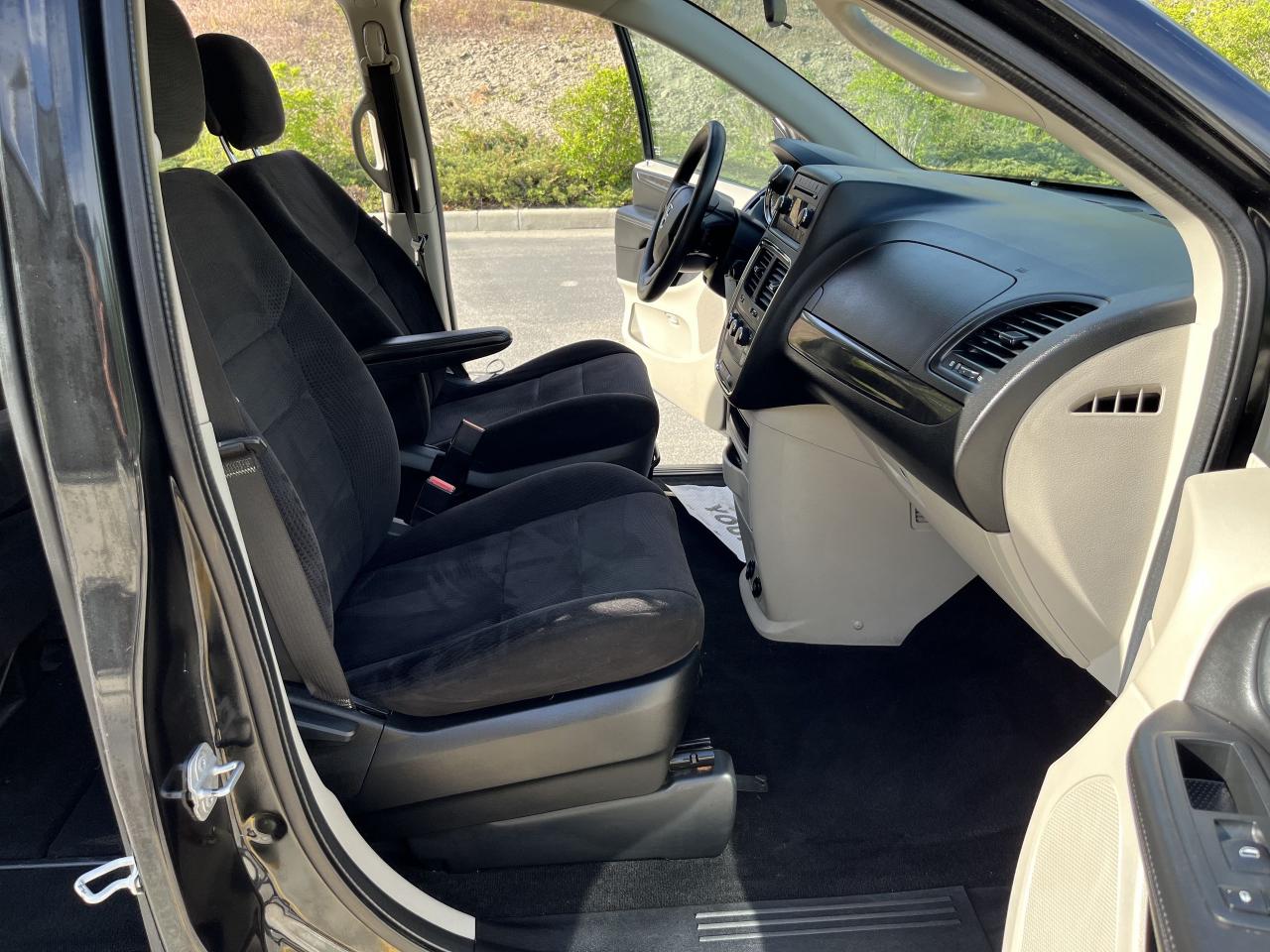 2014 Dodge Grand Caravan SE - Photo #16