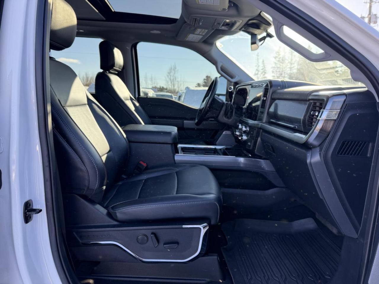 2024 Ford F-250 Super Duty SRW LARIAT 4WD CREW CAB 6.75' BOX Photo