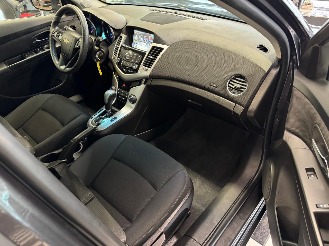 2016 Chevrolet Cruze LT+New Tires+Camera+Remote Start+A/C Photo20