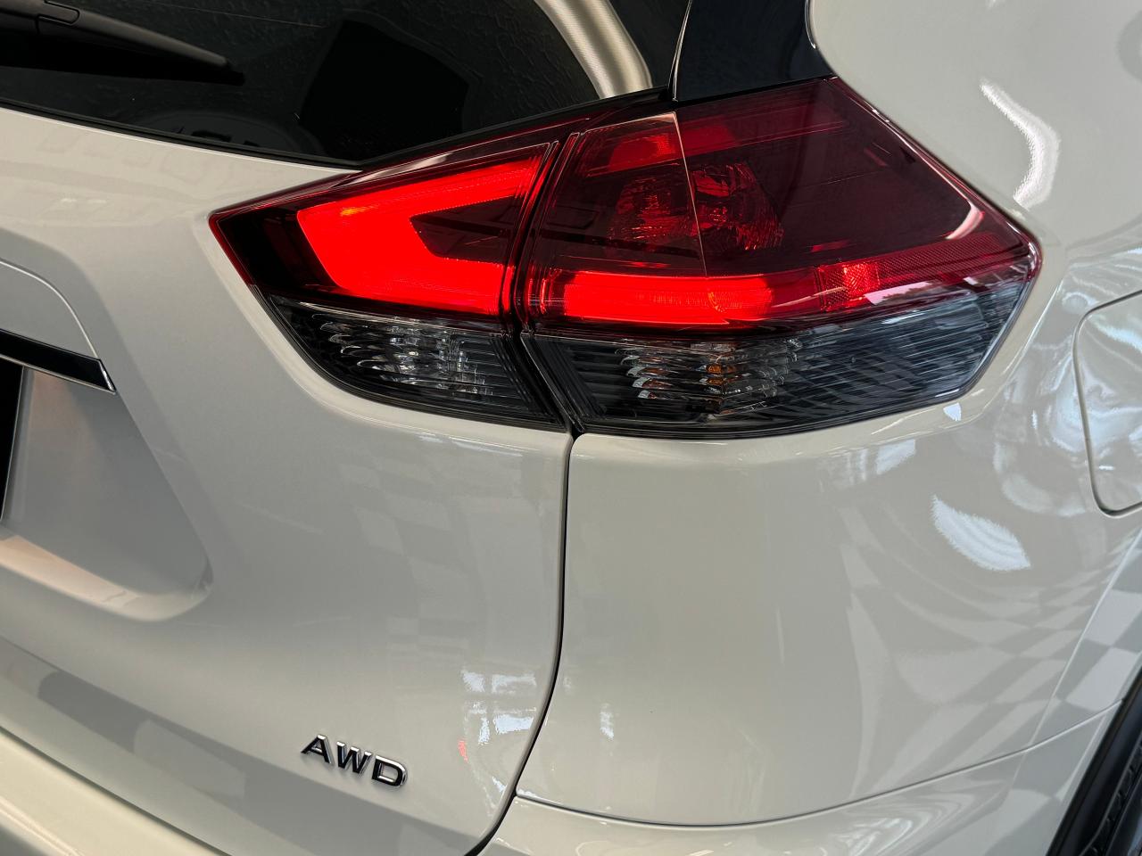 2018 Nissan Rogue S AWD+New Tires+ApplePlay+Blind Spot+CLEAN CARFAX Photo123