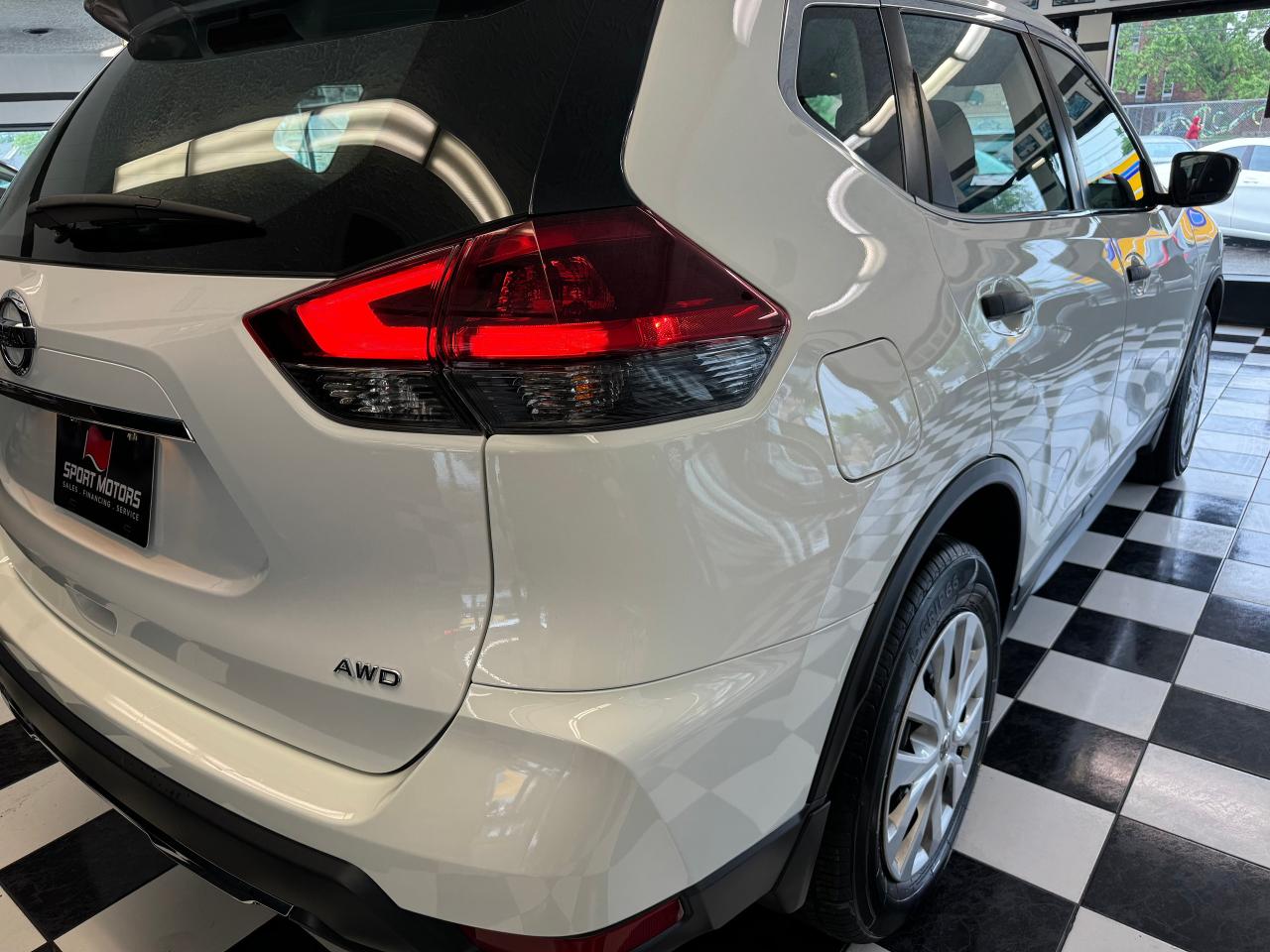 2018 Nissan Rogue S AWD+New Tires+ApplePlay+Blind Spot+CLEAN CARFAX Photo103