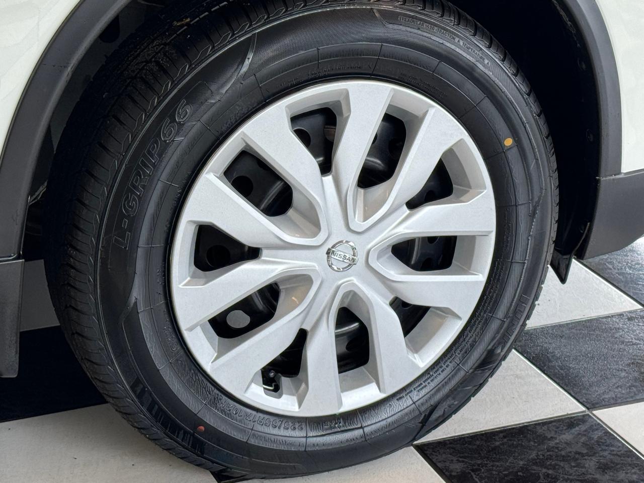 2018 Nissan Rogue S AWD+New Tires+ApplePlay+Blind Spot+CLEAN CARFAX Photo117