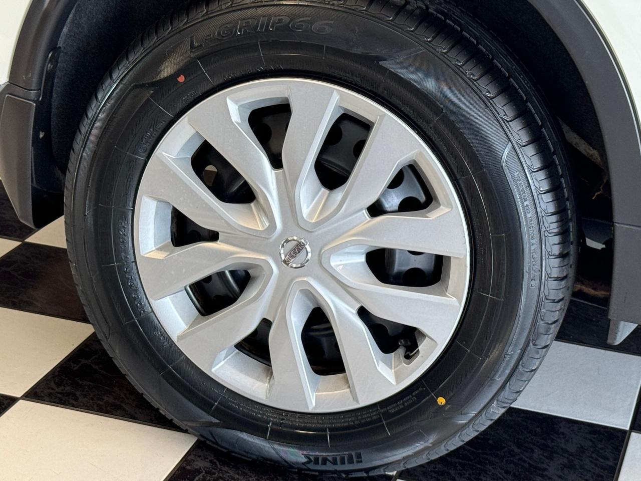 2018 Nissan Rogue S AWD+New Tires+ApplePlay+Blind Spot+CLEAN CARFAX Photo116