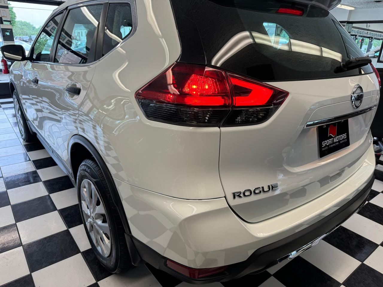 2018 Nissan Rogue S AWD+New Tires+ApplePlay+Blind Spot+CLEAN CARFAX Photo102