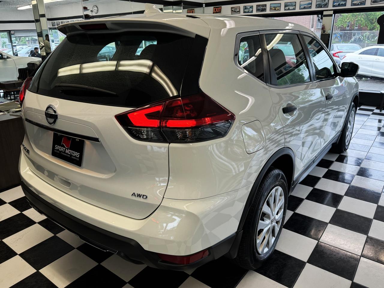 2018 Nissan Rogue S AWD+New Tires+ApplePlay+Blind Spot+CLEAN CARFAX Photo68
