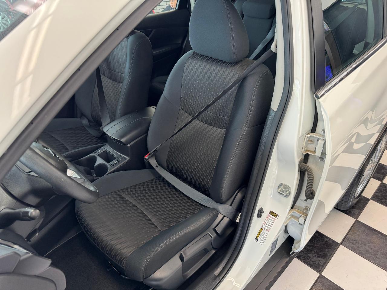 2018 Nissan Rogue S AWD+New Tires+ApplePlay+Blind Spot+CLEAN CARFAX Photo81
