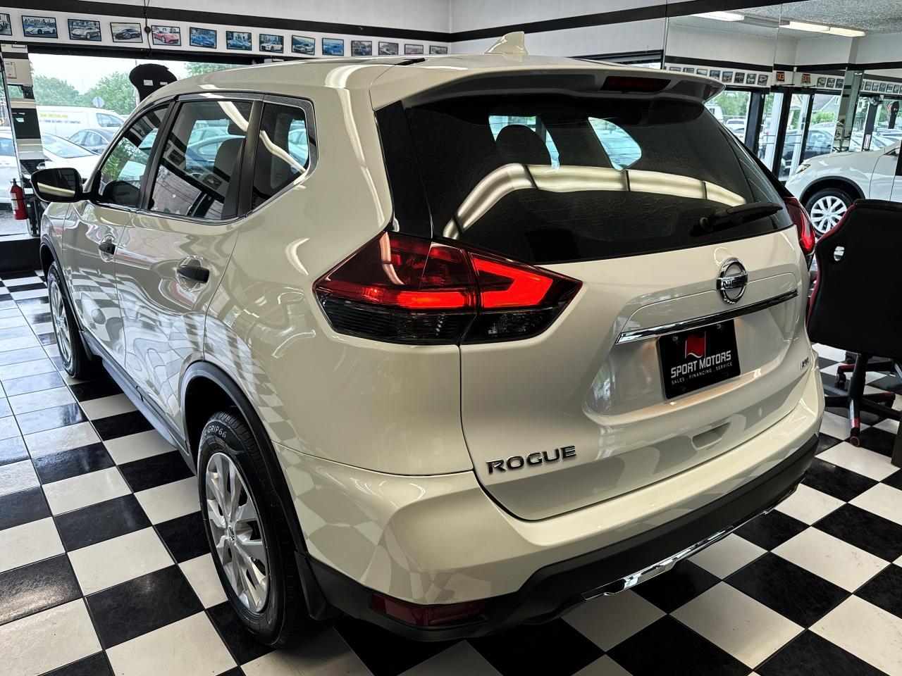 2018 Nissan Rogue S AWD+New Tires+ApplePlay+Blind Spot+CLEAN CARFAX - Photo #4