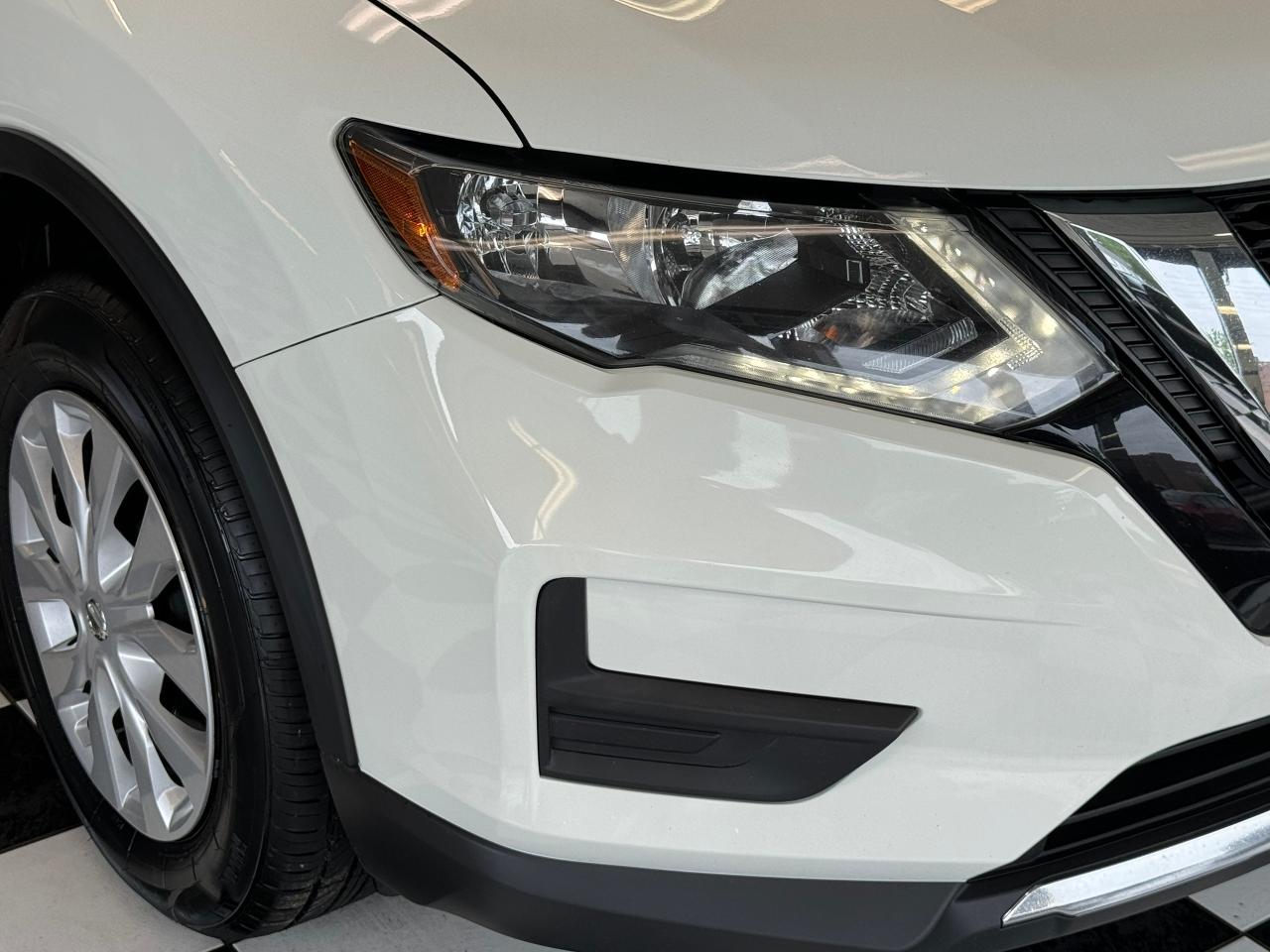 2018 Nissan Rogue S AWD+New Tires+ApplePlay+Blind Spot+CLEAN CARFAX Photo100