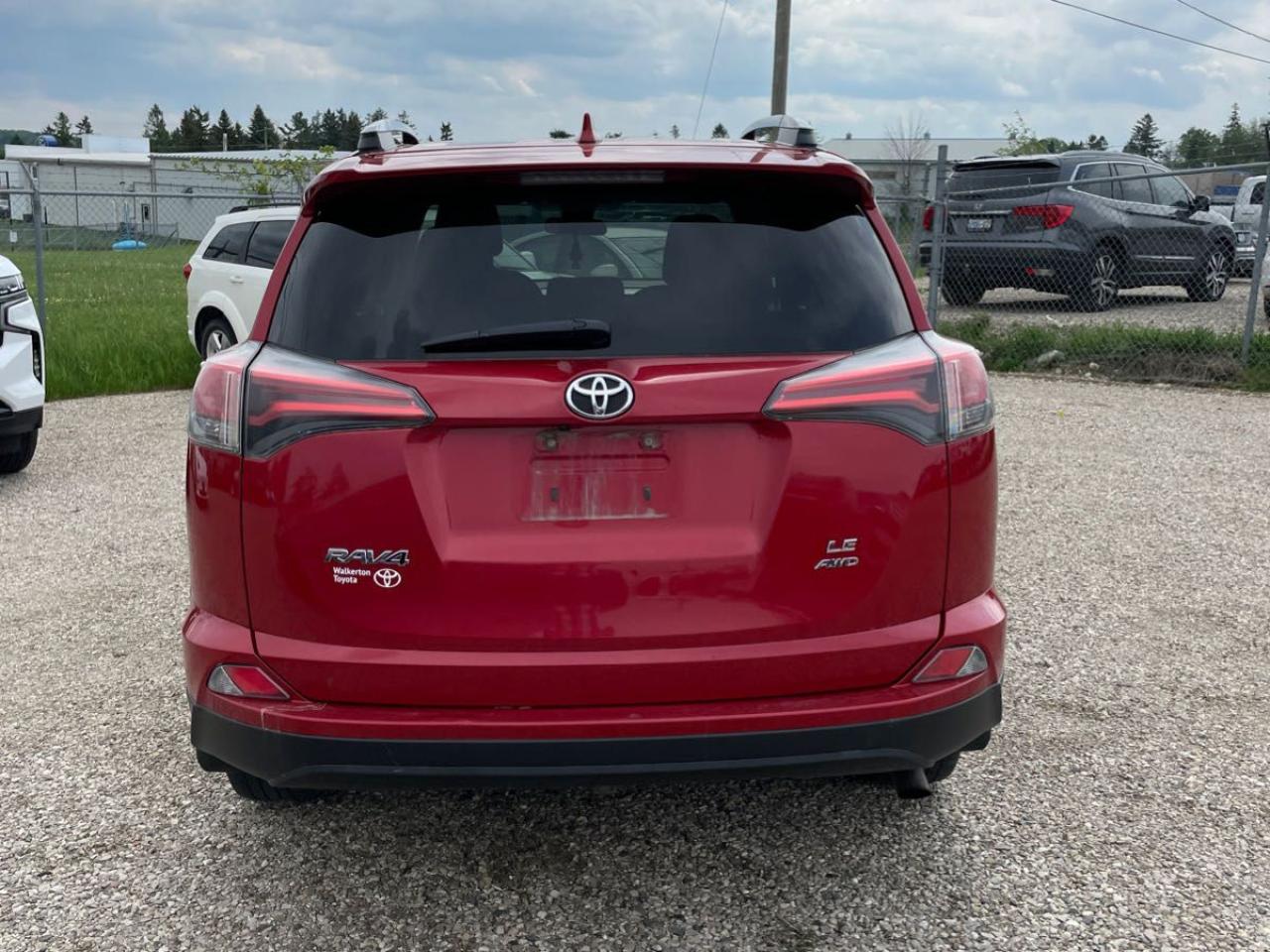 2017 Toyota RAV4 LE - Photo #4