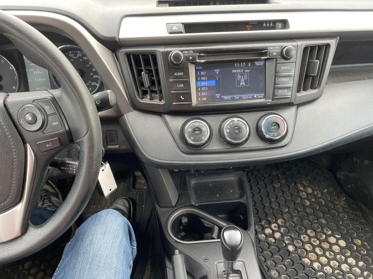 2017 Toyota RAV4 LE - Photo #9