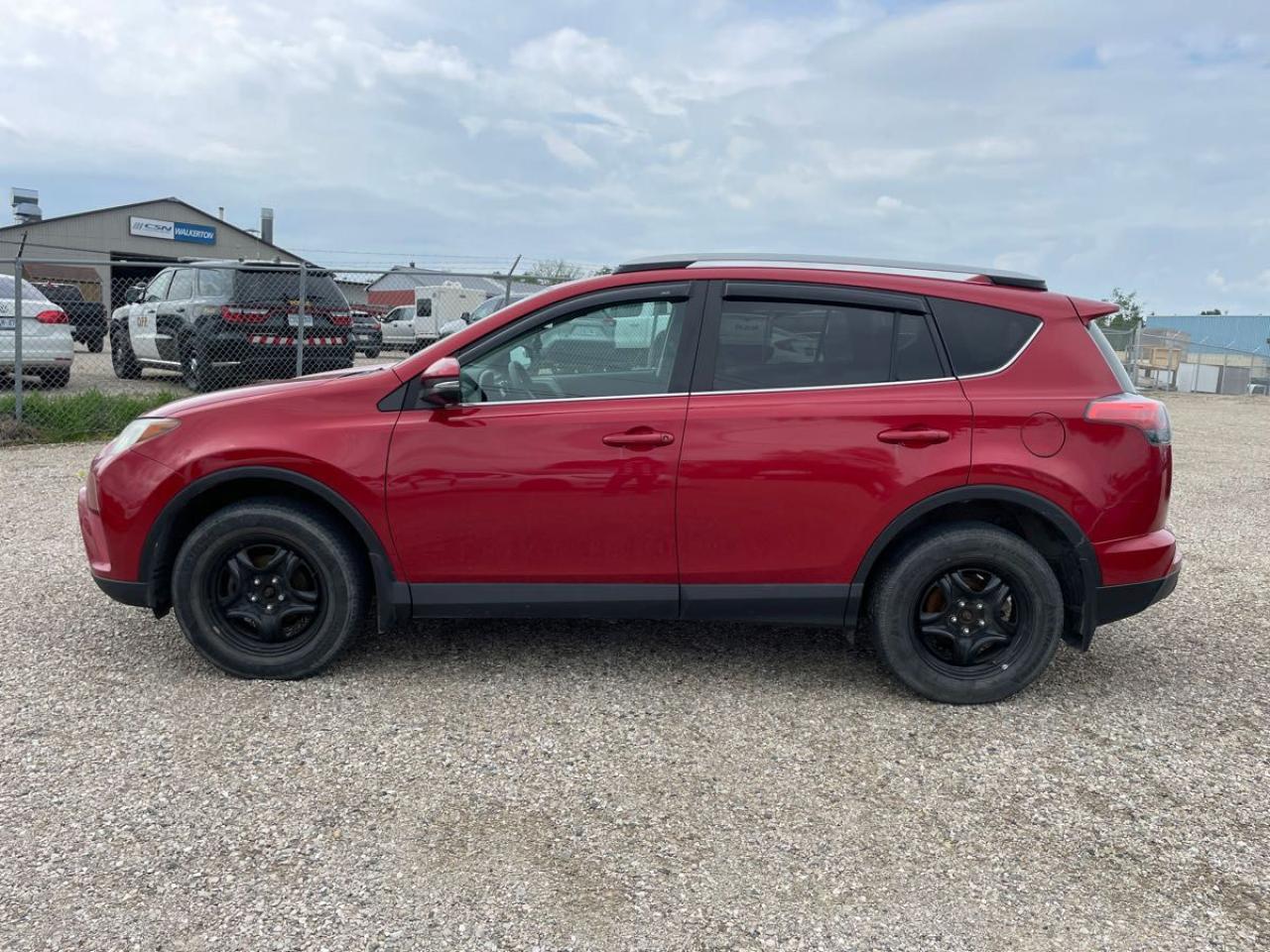 2017 Toyota RAV4 LE Photo2