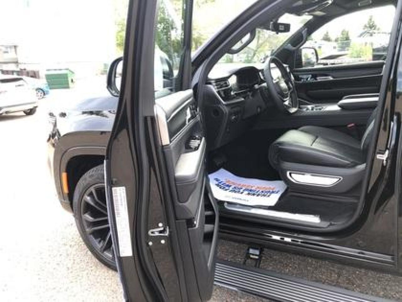 2024 Jeep Grand Wagoneer Series II Obsidian 4x4 #43 Photo4