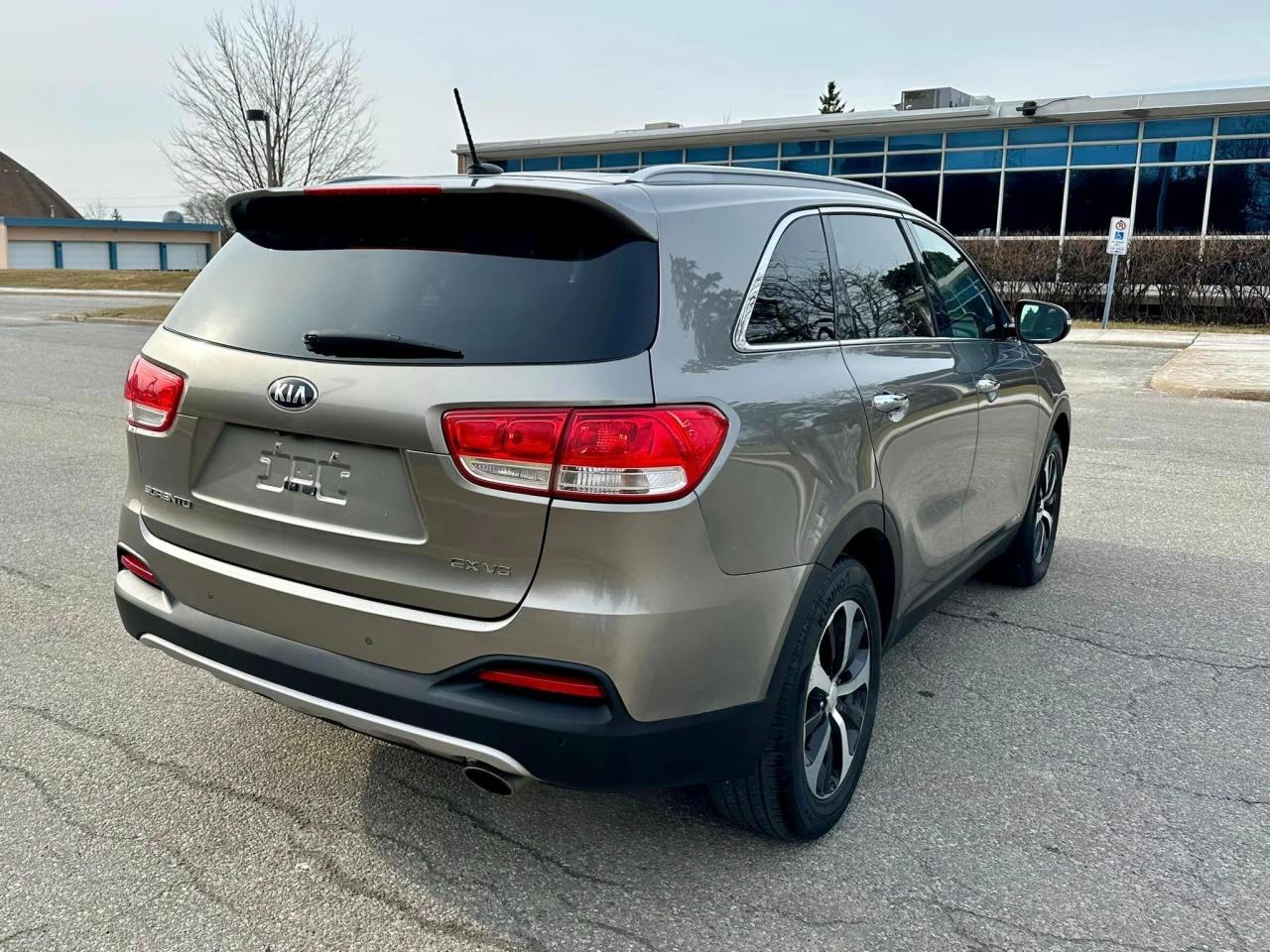 2016 Kia Sorento EX - AWD 7 Seater Photo2