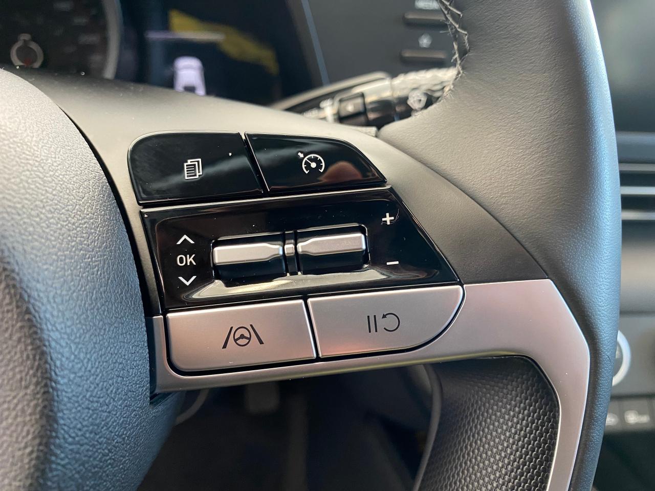 2022 Hyundai Elantra Preferred+ApplePlay+LaneKeep+Tinted+CLEAN CARFAX - Photo #47