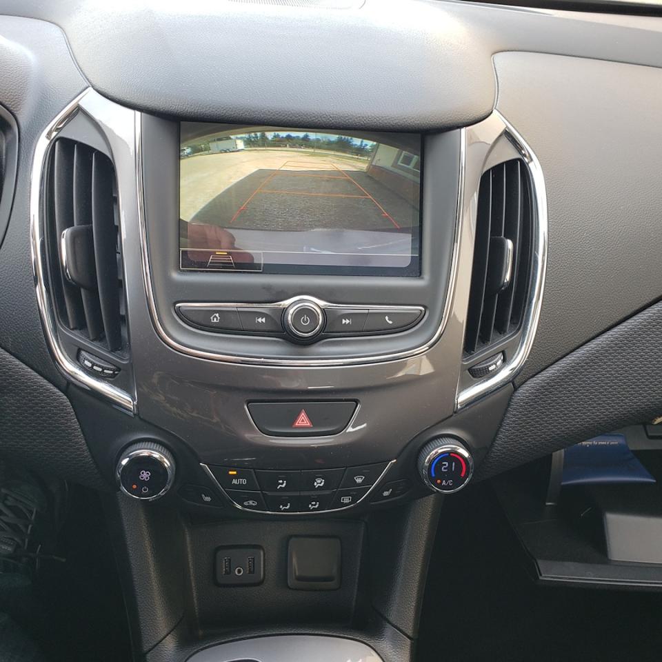 2019 Chevrolet Cruze LT Sunroof, only 34,665 km, Accident Free - Photo #16