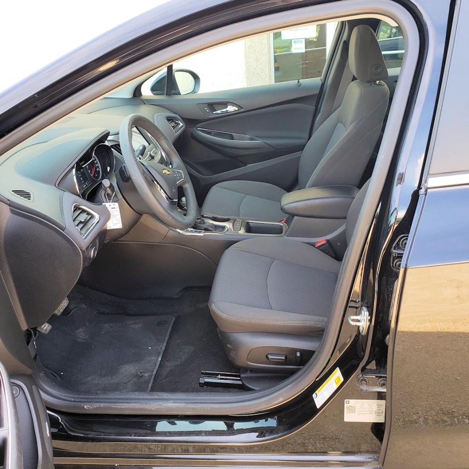 2019 Chevrolet Cruze LT Sunroof, only 34,665 km, Accident Free - Photo #7