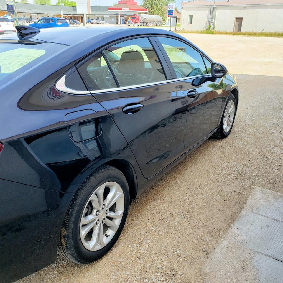2019 Chevrolet Cruze LT Sunroof, only 34,665 km, Accident Free - Photo #19