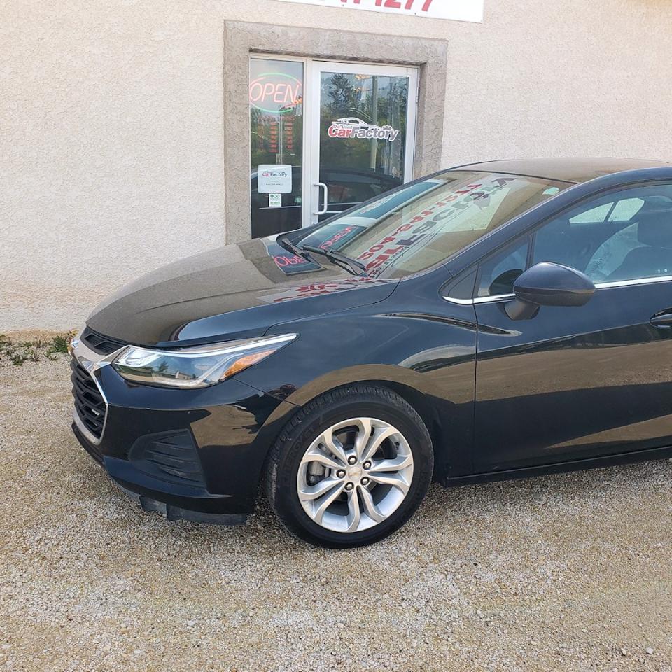 2019 Chevrolet Cruze LT Sunroof, only 34,665 km, Accident Free - Photo #3