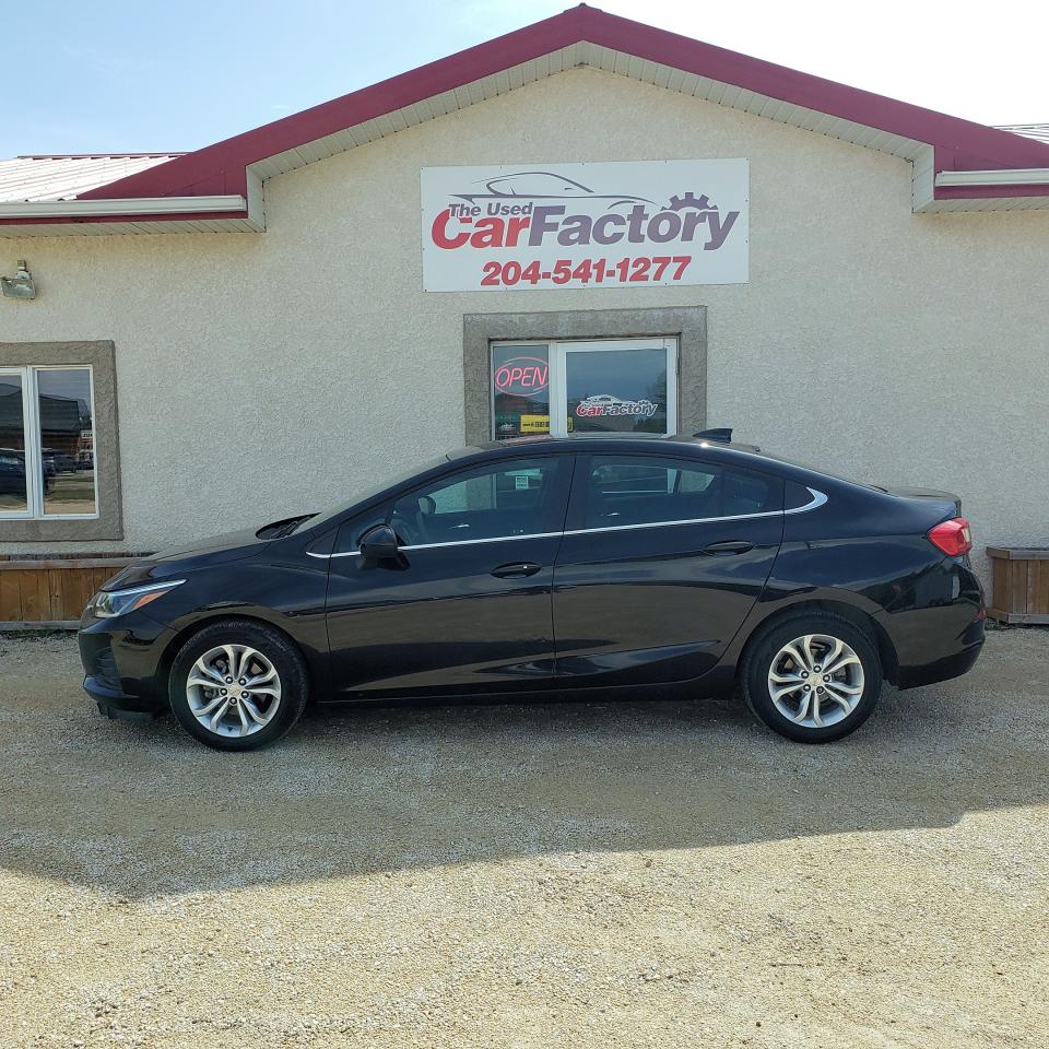 2019 Chevrolet Cruze LT Sunroof, only 34,665 km, Accident Free - Photo #2