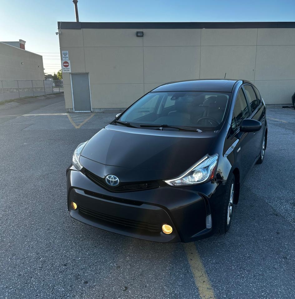 2016 Toyota Prius v Prius 5 Photo3