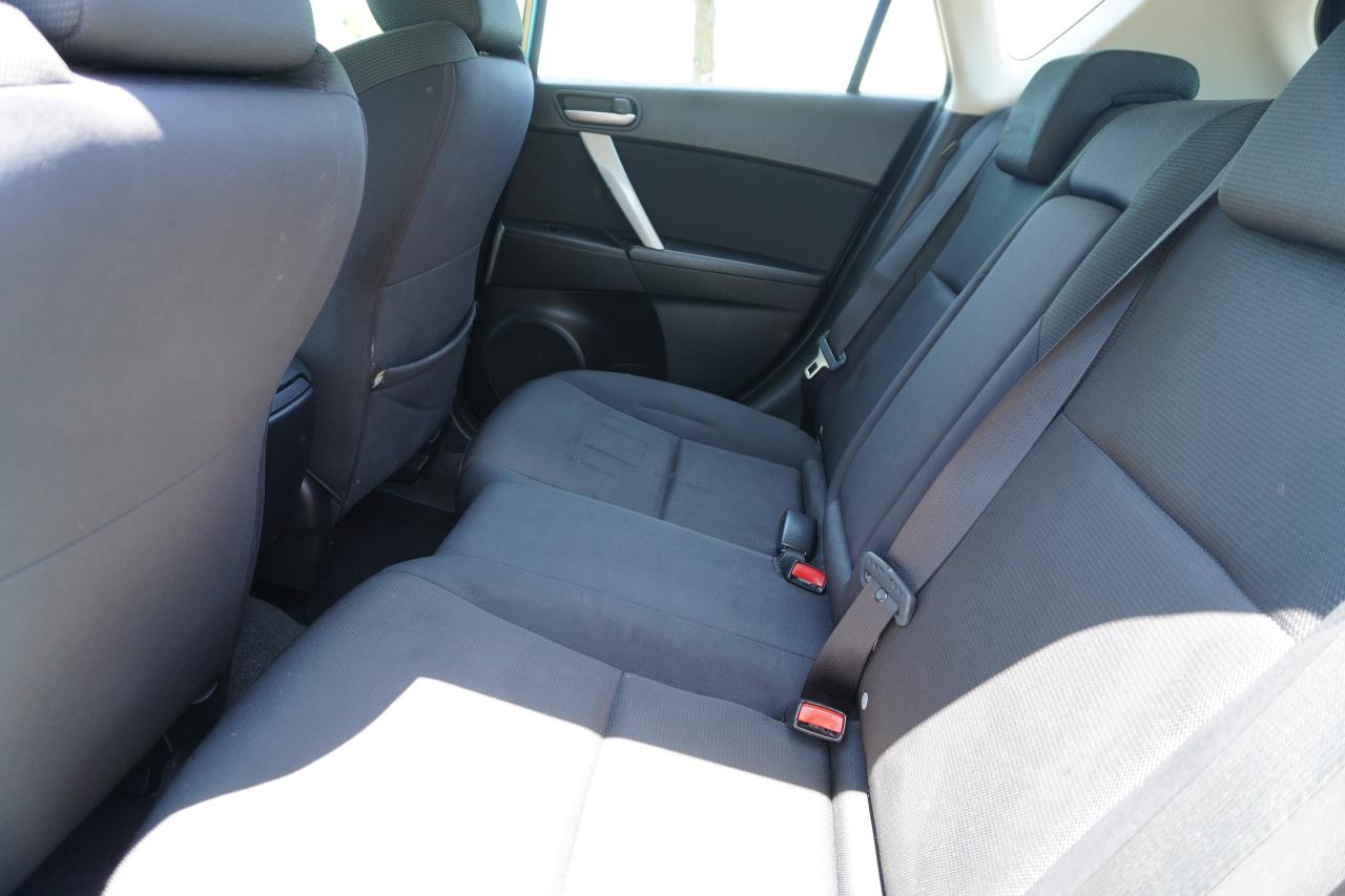 2010 Mazda MAZDA3 1 OWNER / NO ACCIDENTS / 6SPD / IMMACULATE SHAPE - Photo #15