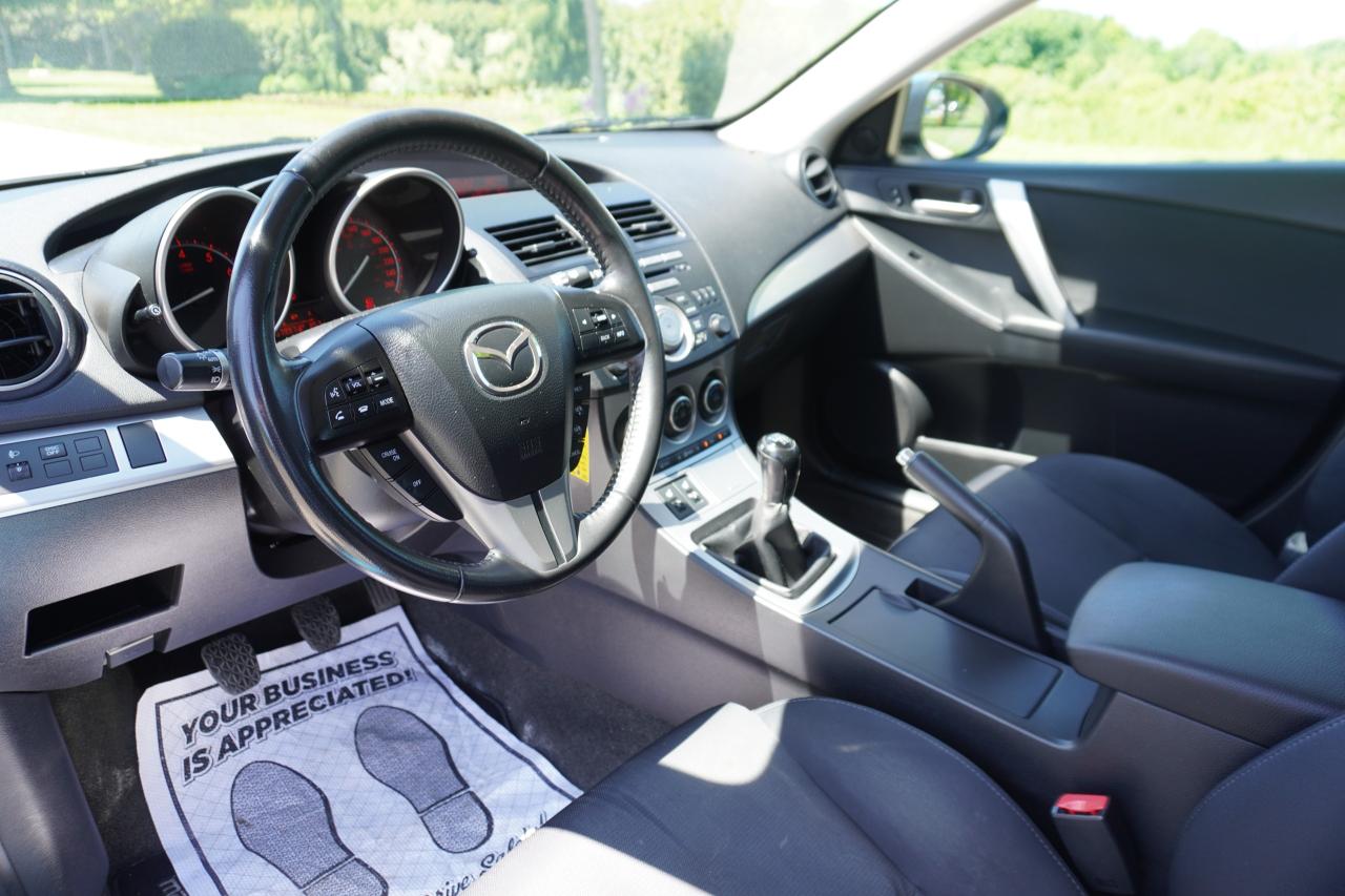 2010 Mazda MAZDA3 1 OWNER / NO ACCIDENTS / 6SPD / IMMACULATE SHAPE - Photo #10