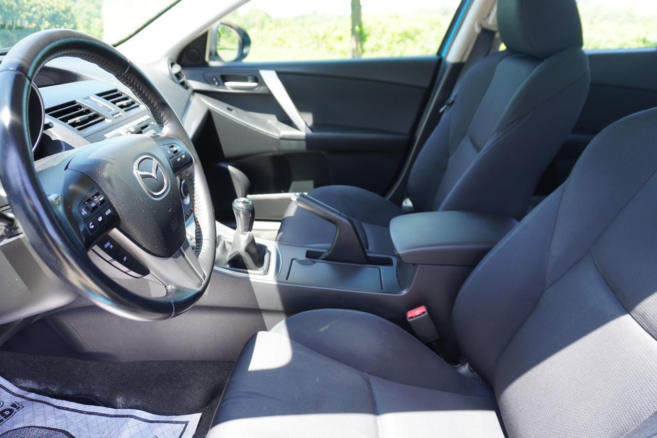 2010 Mazda MAZDA3 1 OWNER / NO ACCIDENTS / 6SPD / IMMACULATE SHAPE - Photo #8