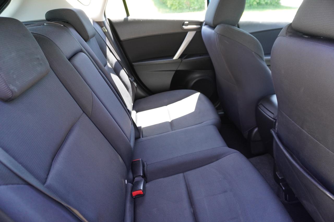 2010 Mazda MAZDA3 1 OWNER / NO ACCIDENTS / 6SPD / IMMACULATE SHAPE - Photo #17