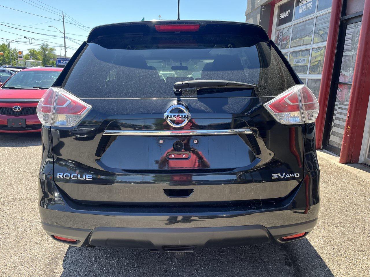 2016 Nissan Rogue SV Photo4