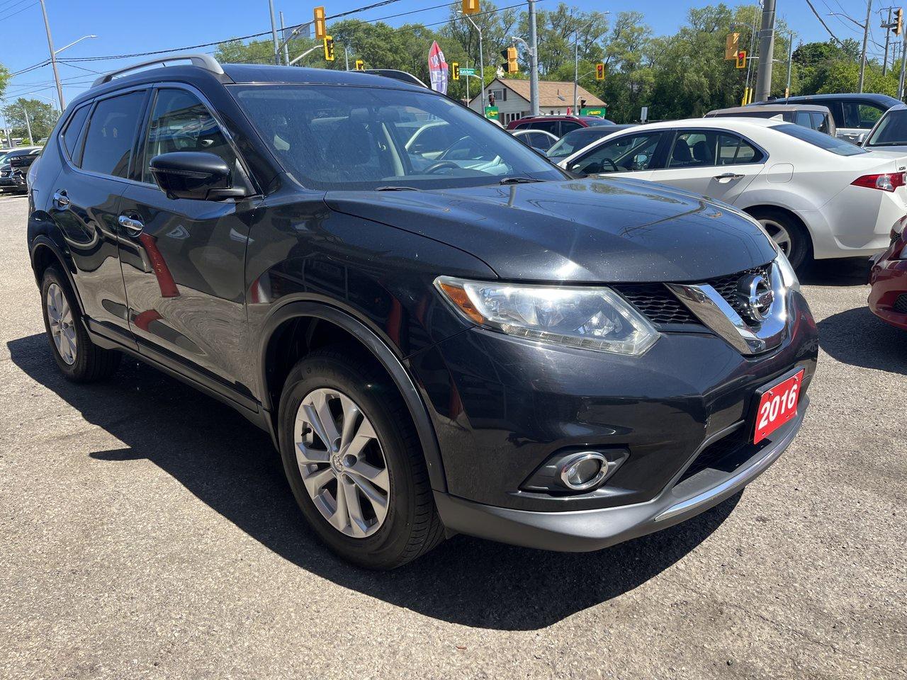 2016 Nissan Rogue SV Photo2