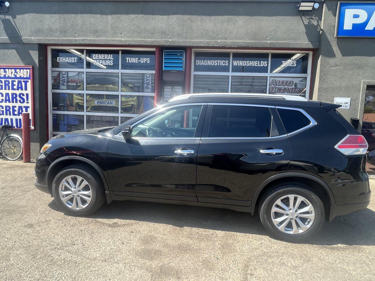 2016 Nissan Rogue SV Photo