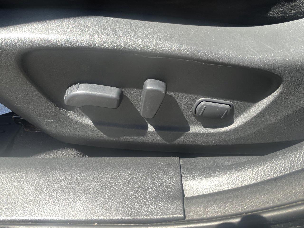 2016 Nissan Rogue SV Photo