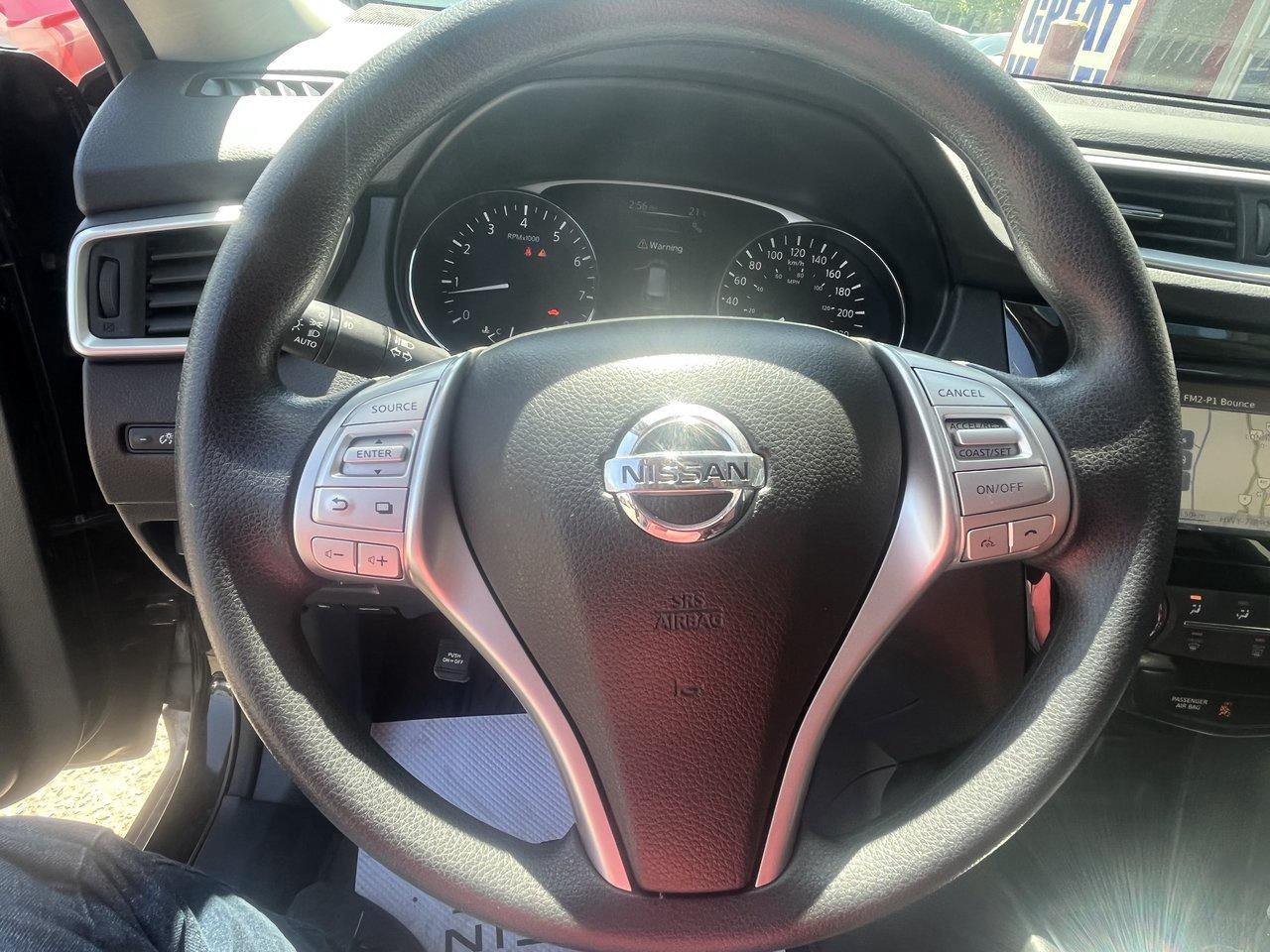 2016 Nissan Rogue SV Photo
