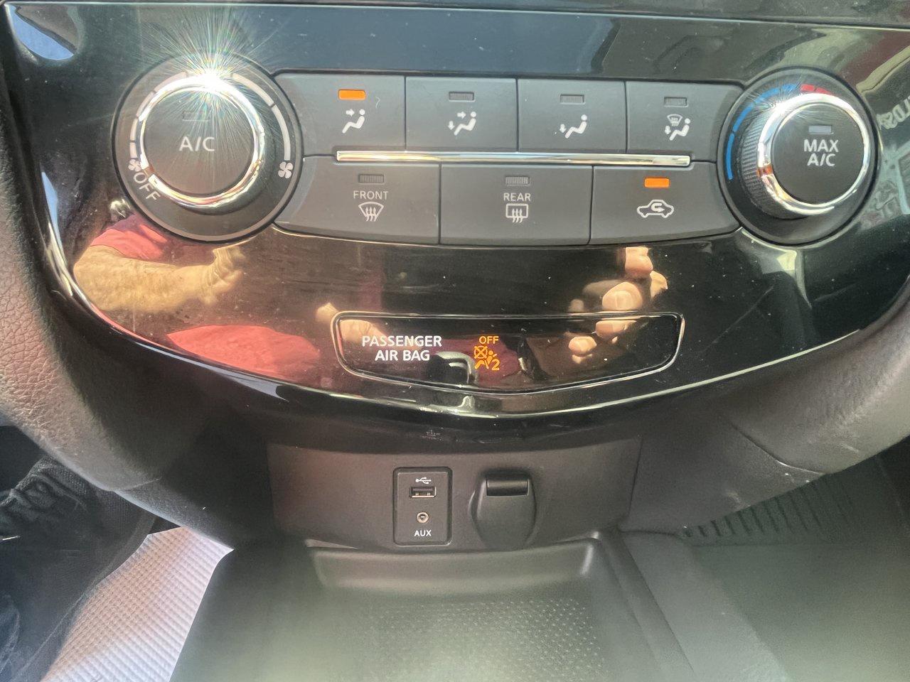 2016 Nissan Rogue SV Photo